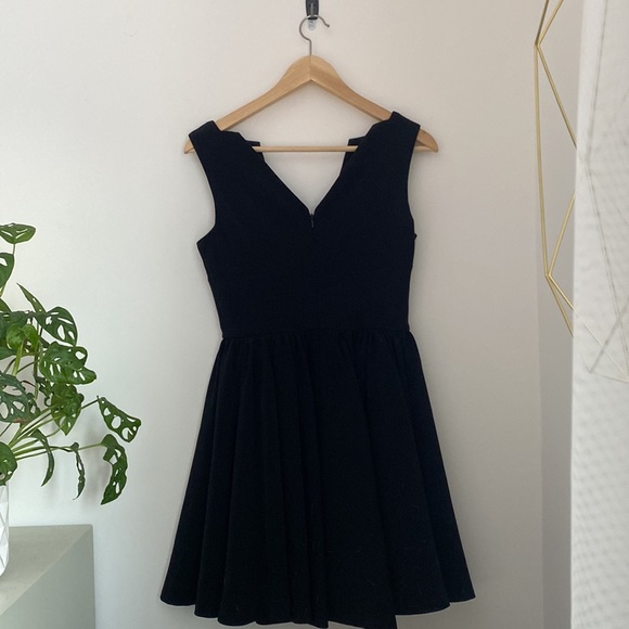 Little black dress plunging neckline and A-line skirt - Picture 2 of 5